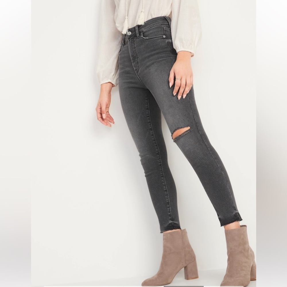 Old Navy High-Waisted  Skinny Ripped Gray Cut-Off Ankle Jeans. Rockstar 360.